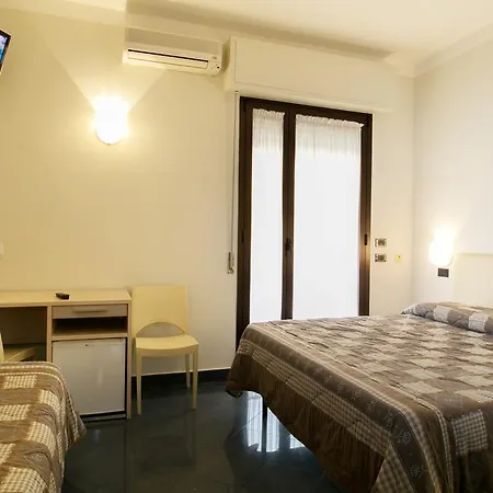 Olimpia Hotel 2*